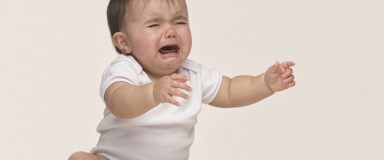 علت جیغ زدن کودکان زیر ۲ سال