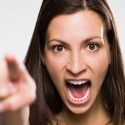 داد زدن سر کودک